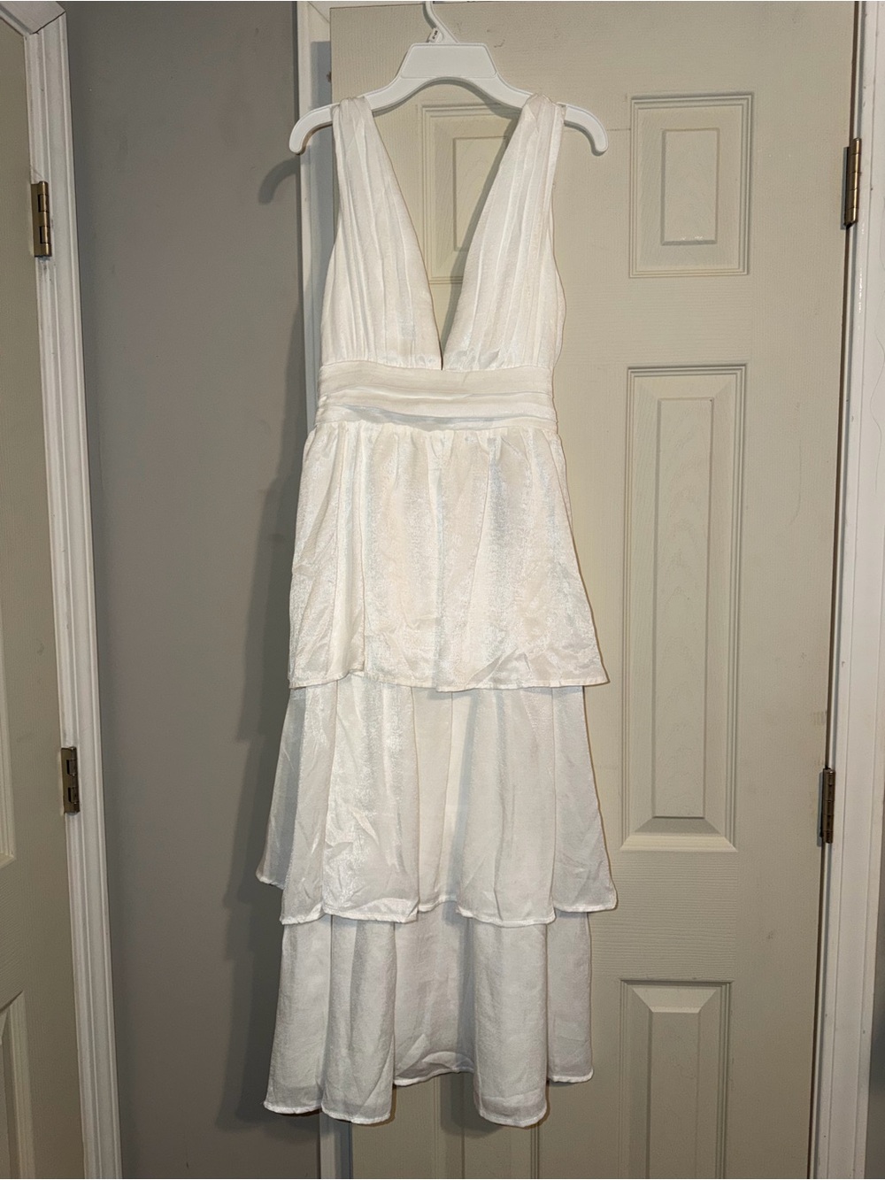 Lulu’s White V-Neck Tiered Women's Dress